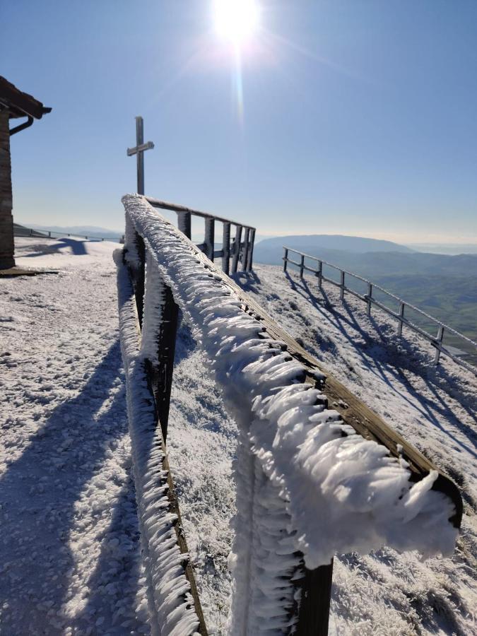 Albergo La Loggia di San Martino Gualdo Tadino Esterno foto
